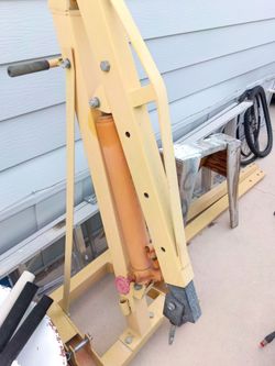Engine hoist cherry picker