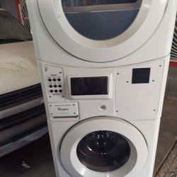 se vendetta  lavadora y secadora, commercial, marca whirlpool en miy buenas condiciones,todo le trabaja bien