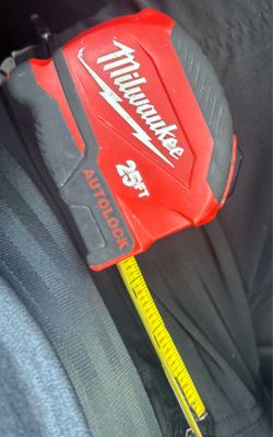 Milwaukee autolock 25ft measure tape