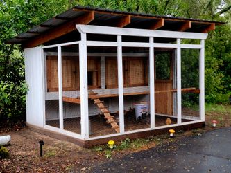 Chicken coops/ hobbiest with free time