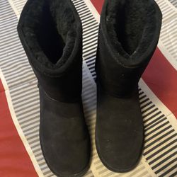 Ladies Bear paw Cozy Boots Size 10