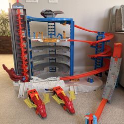 Hot Wheels Super Ultimate Garage Play Set + Extras