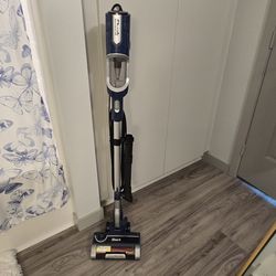 Shark Ninja - PowerFuns HairPro stick vacuum -