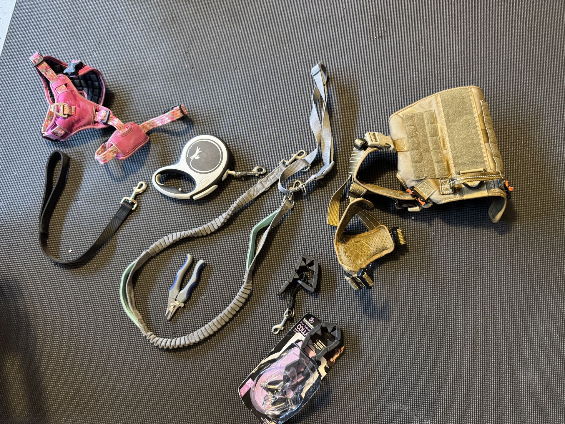 New Puppy Dog Starter Kit - 3 Leashes, 2 Harnesses, 2 Training Collars, And Nail Clippers