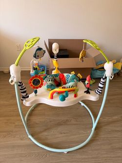 Baby activity center/jumper