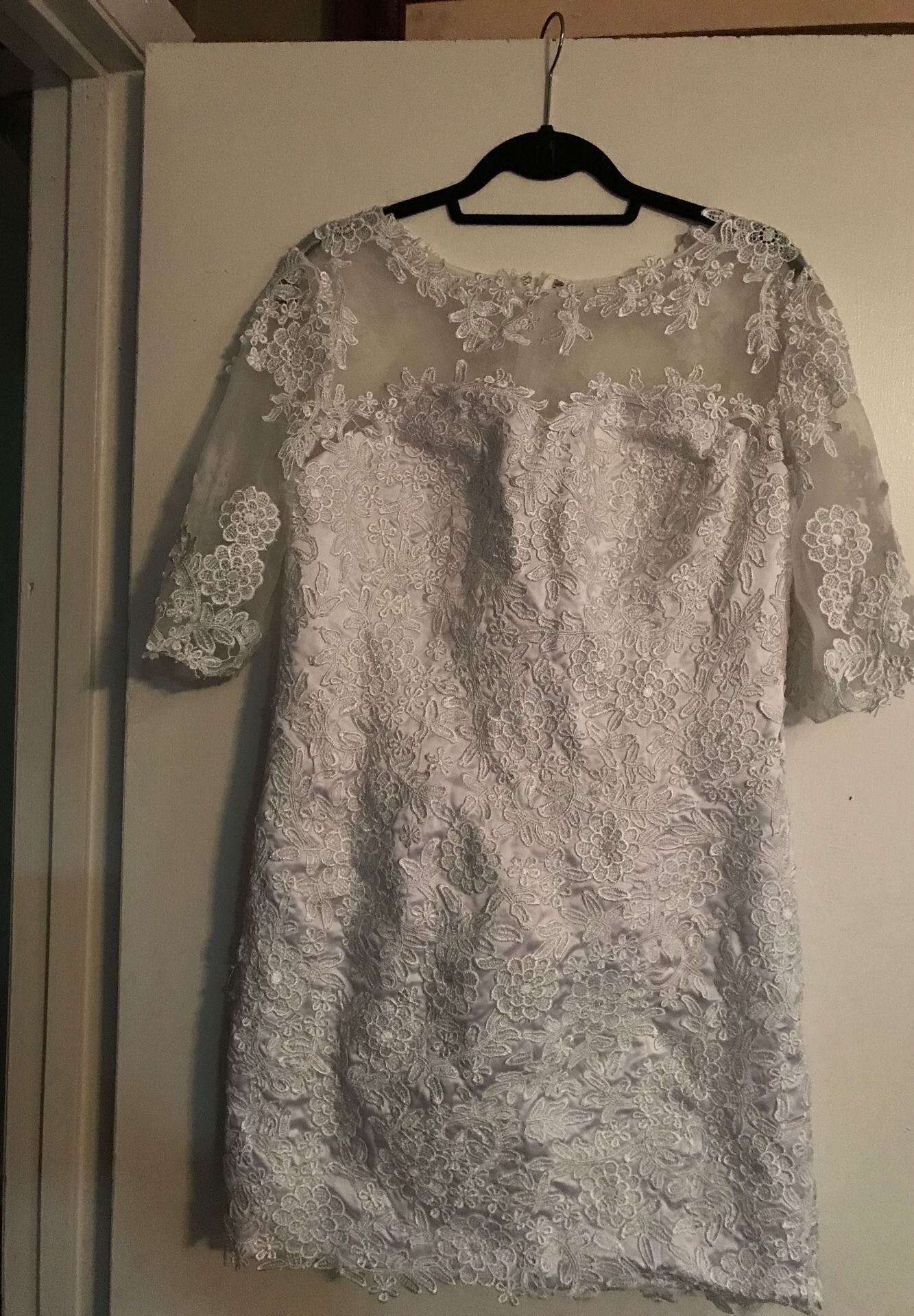 White lace/shell dress
