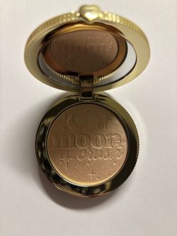 Too Faced highlighter
