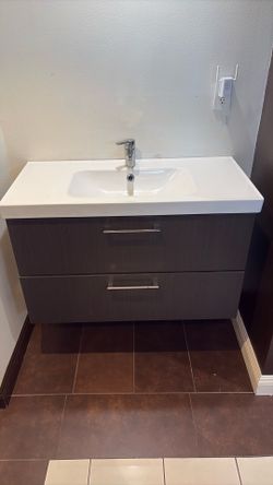 Bathroom sink/vanity