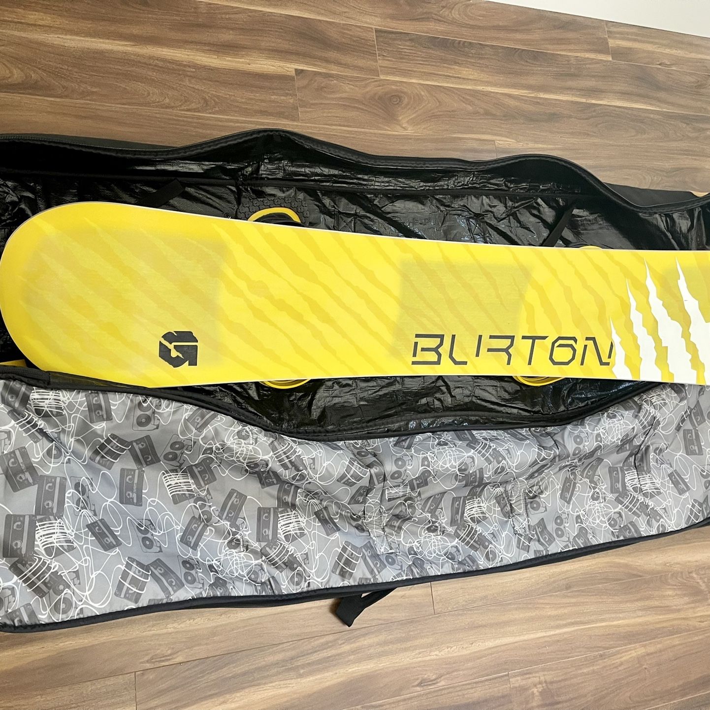 Mint Burton T6 G2 Terje Håkonsen Signature Snowboard With Bindings 