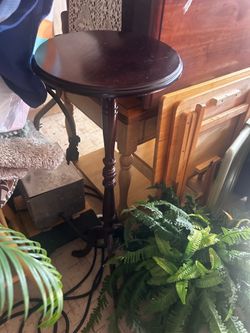 Entry table plant stand