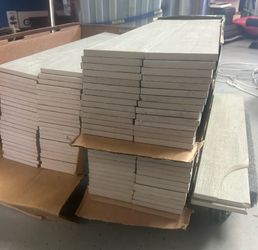 Free porcelain tile, wood-look grey tone