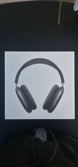 Apple Pro Maxes Headphones