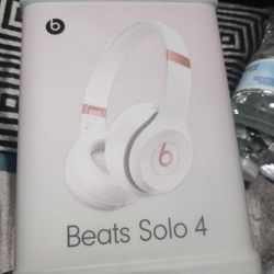 Beats Solo 4 