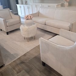 Beautiful Sofa and 2 Chairs. Used, in good condition. 

Sofa
2 Chairs 

Decor Not Available 

$650