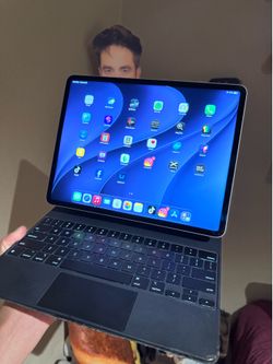 iPad Pro 12.9 (5th Gen M1) 512gb w/ Apple Magic Keyboard
