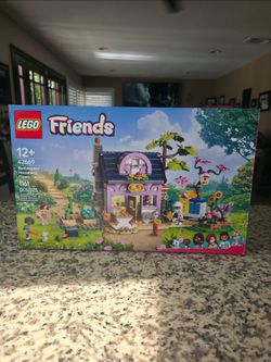 LEGO Friends Beekeepers' House and Flower Garden 42669