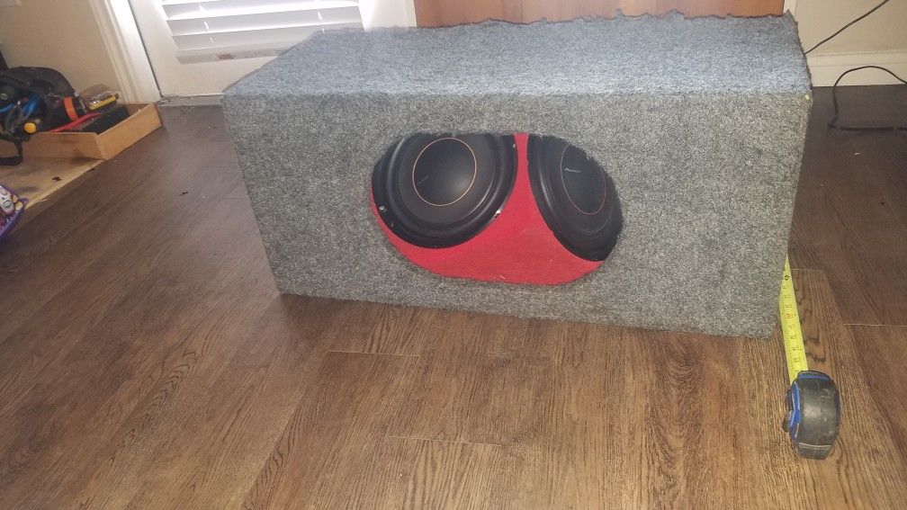 Jl audio red eye sub box and 2 10 inch pioneer subs