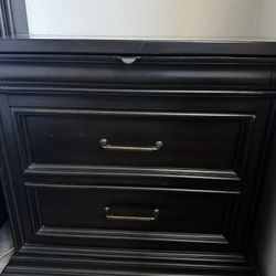 2 Nightstands 