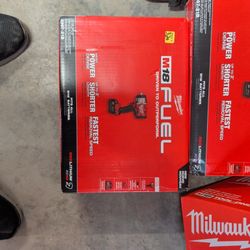 Milwaukee M18 Fuel  1/2" High Torque Wrench Kit