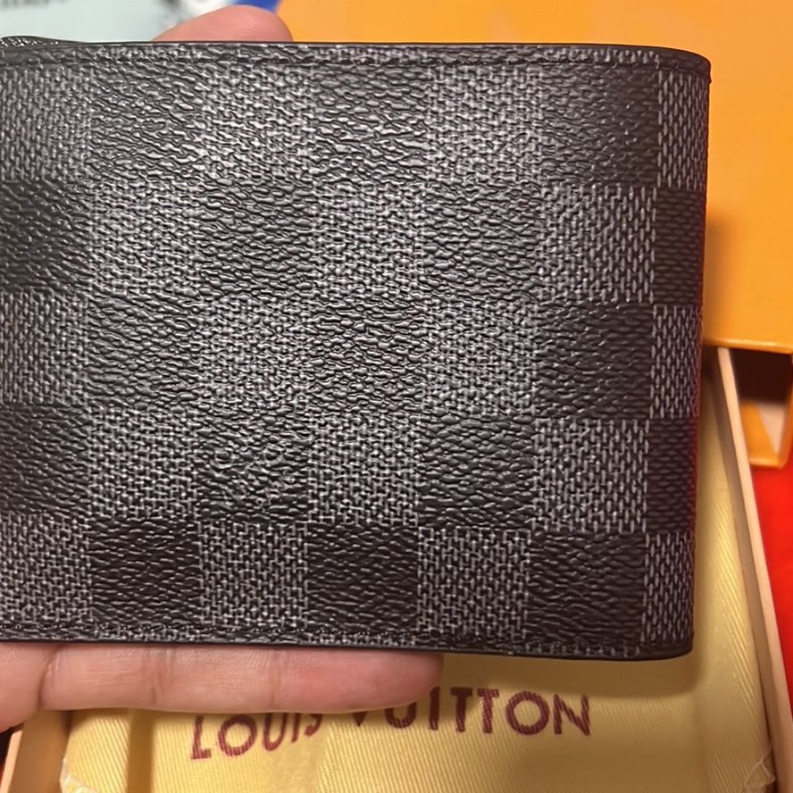 Louis Vuitton Mens Wallet for Sale in Fort Lauderdale, FL - OfferUp