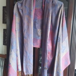 LAURA BIAGIOTTI.   ELEGANT OVERSIZED  SHAWL / WRAPS  SCARF.