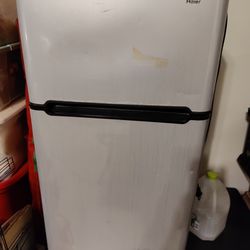 Small/Dorm Refrigerator