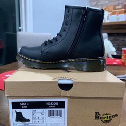 Dr. Martens Kids Size 4 New