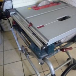 Portable Bosch TS 3000 table saw 