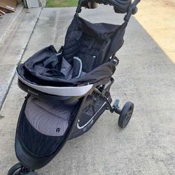 four policy Brand-New Stroller – Safe, Stylish, and Ready for Adventures