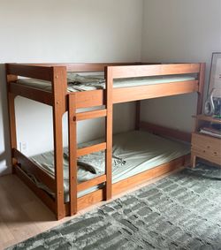 Kids twin wood bunk bed + 2 mattress