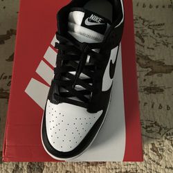 NIKE PANDA DUNK MENS SIZE 10 BRAND NEW WITH RECEIPT DEADSTOCK OG WITH BOX