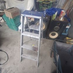Little ladder for sale for 15