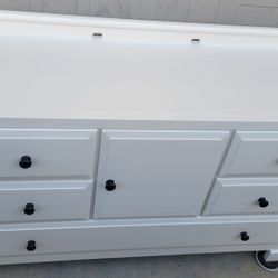 White Dresser EXCELLENT Condition 