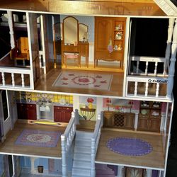 Doll House/ Barbie House 