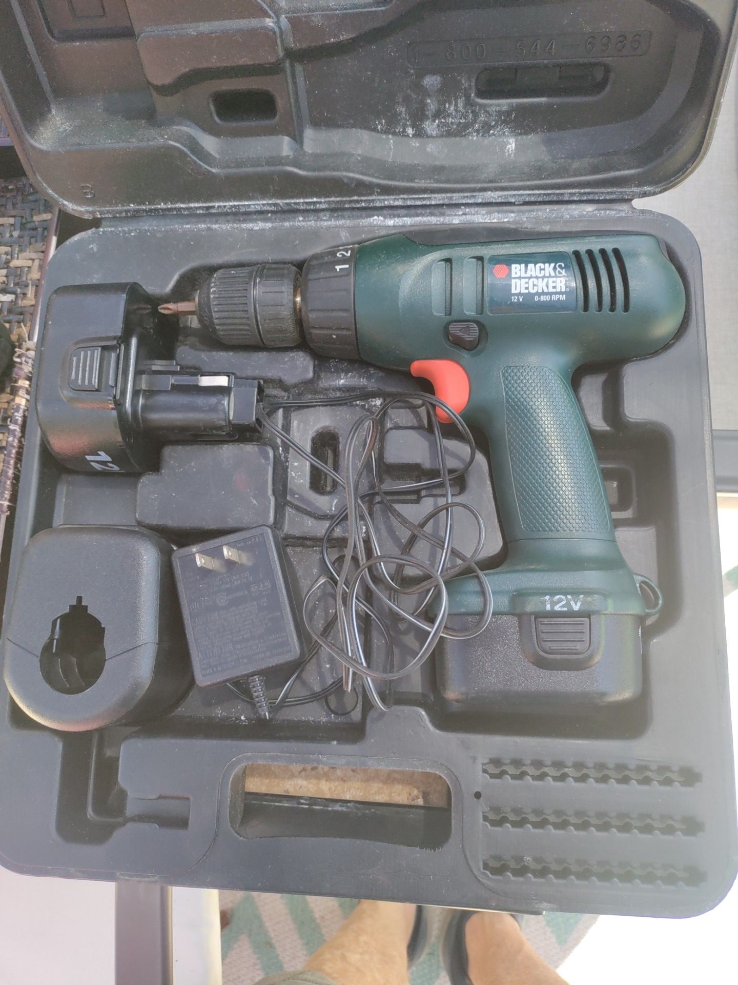 Black & Decker 12 volt screw gun cordless with battery and charger 20 bucks