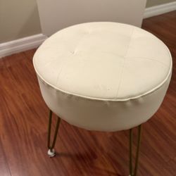 Small Stool $5 Or Free If You Purchase Another Bedroom Item I Have Posted 