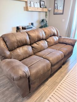 Recliner couch and recliner chair
