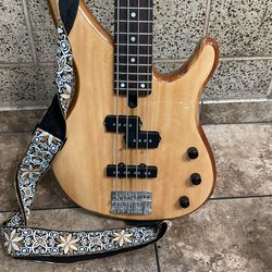 YAMAHA TRBX174EW BASS GUITAR