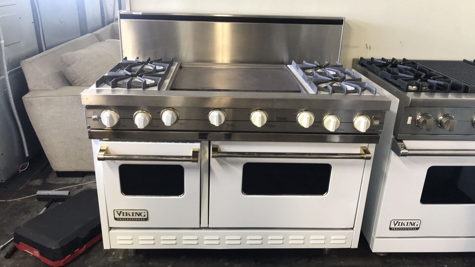 VIKING 48”WIDE GAS RANGE STOVE WITH GRIDDLE