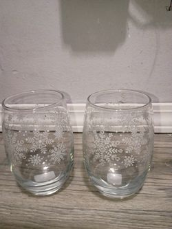 Wine Glasses With Snowflake Decorations 