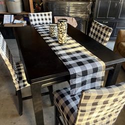 Full Table Set/ 4 Chairs