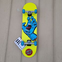 SANTA CRUZ SKATEBOARD SIZE 7.75 