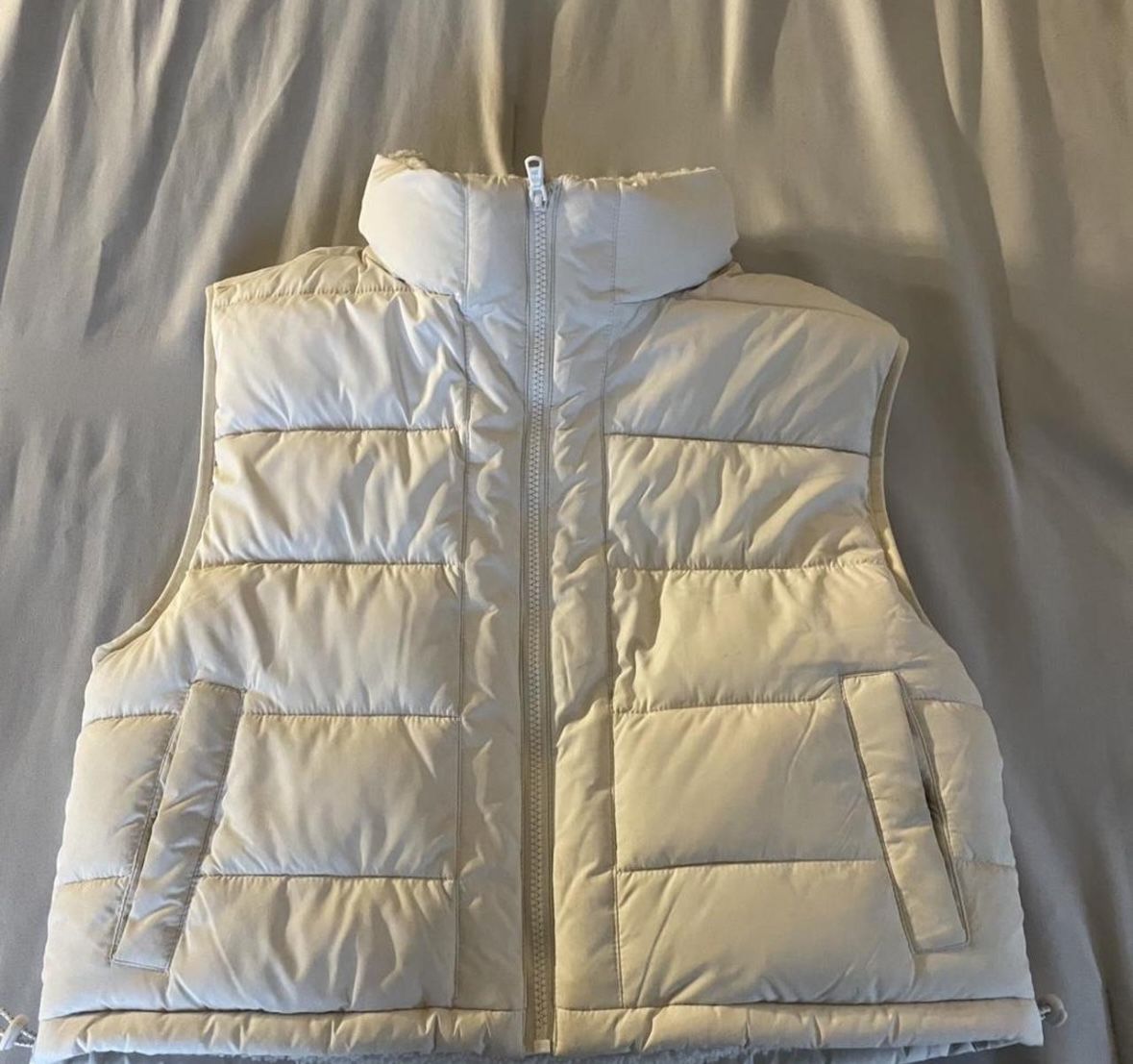 White Puffer Jacket With Pockets Reversible 