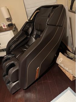 Like New! Daiwa Pegasus 2 Smart 3D Massage Chair – Voice Control & Zero Gravity