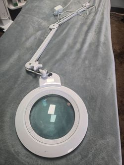Broken Mag Lamp 5 Diopter  7-Inch Magnifying Lens & LED Light