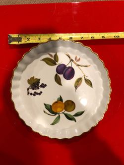 Pie dish. Evesham approx 9 inches