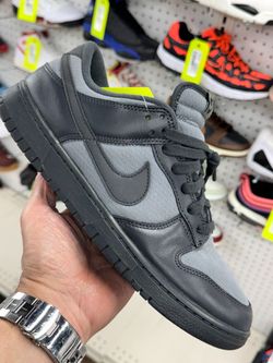 NIKE DUNK LOW RETRO SE SNEAKERS SIZE 10.5 USED