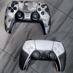 Ps5 With Two Controllers 👾🎱🎮👾🎮🎱