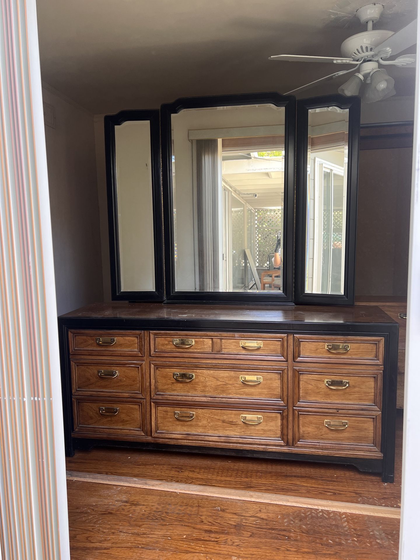 Dresser With Mirror