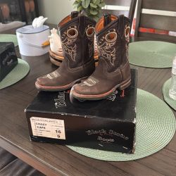 Cute Kids Boots Size 9 In Great Condition 